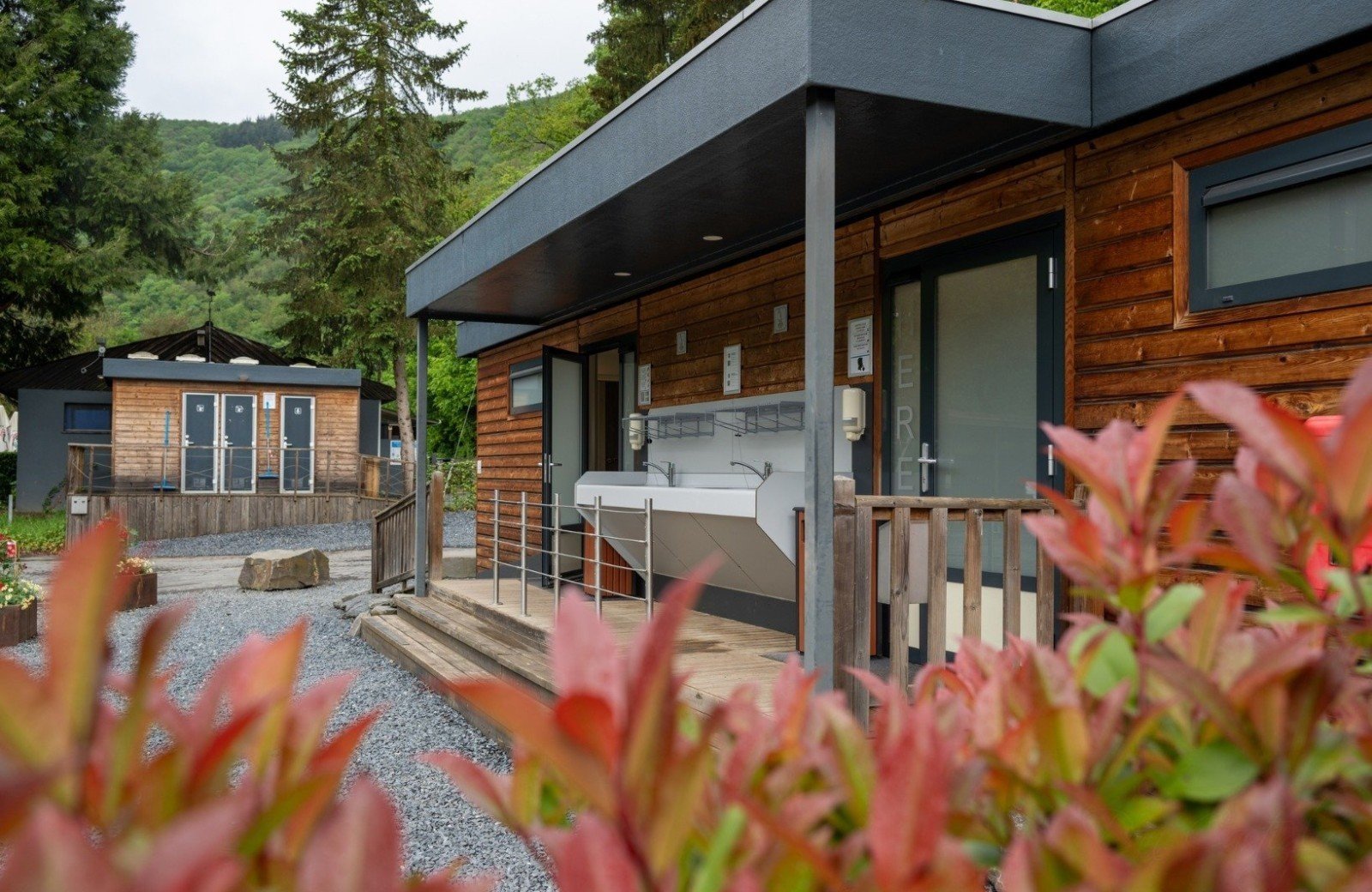 Modern sanitairgebouw